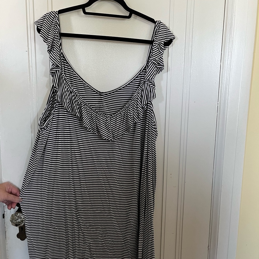 Torrid size 6 black and white striped ruffled tank
